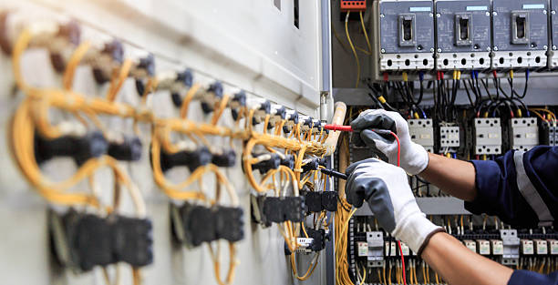 Professional Electrician technician working in Lanark, IL